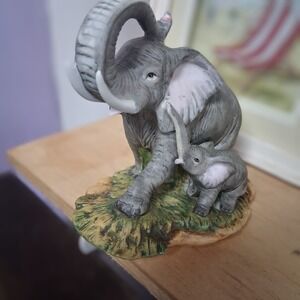 Elephant Mother‎ and Calf Figurine Decorative Sculpture